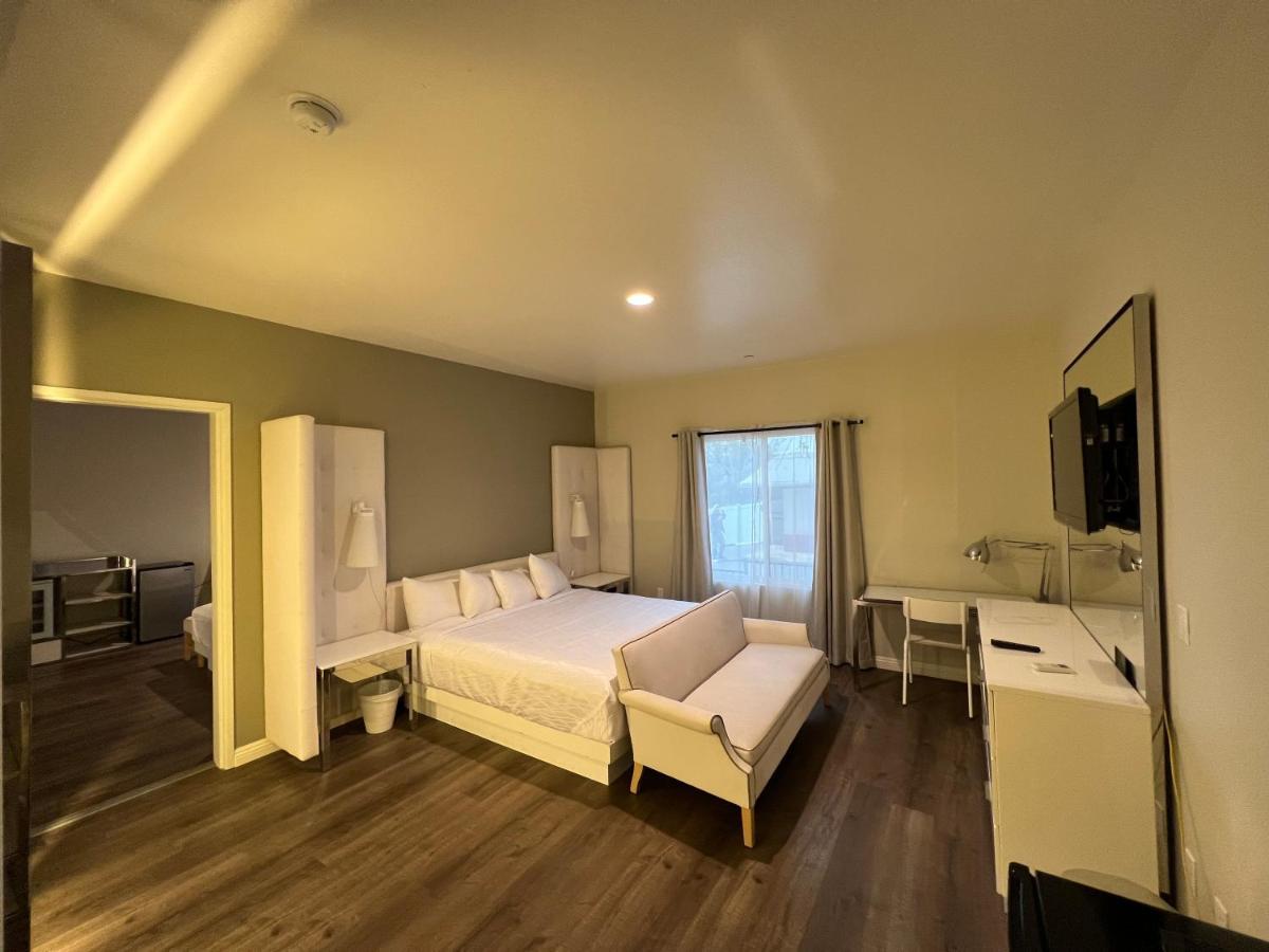 Aspire Inn & Suites Orange Bagian luar foto