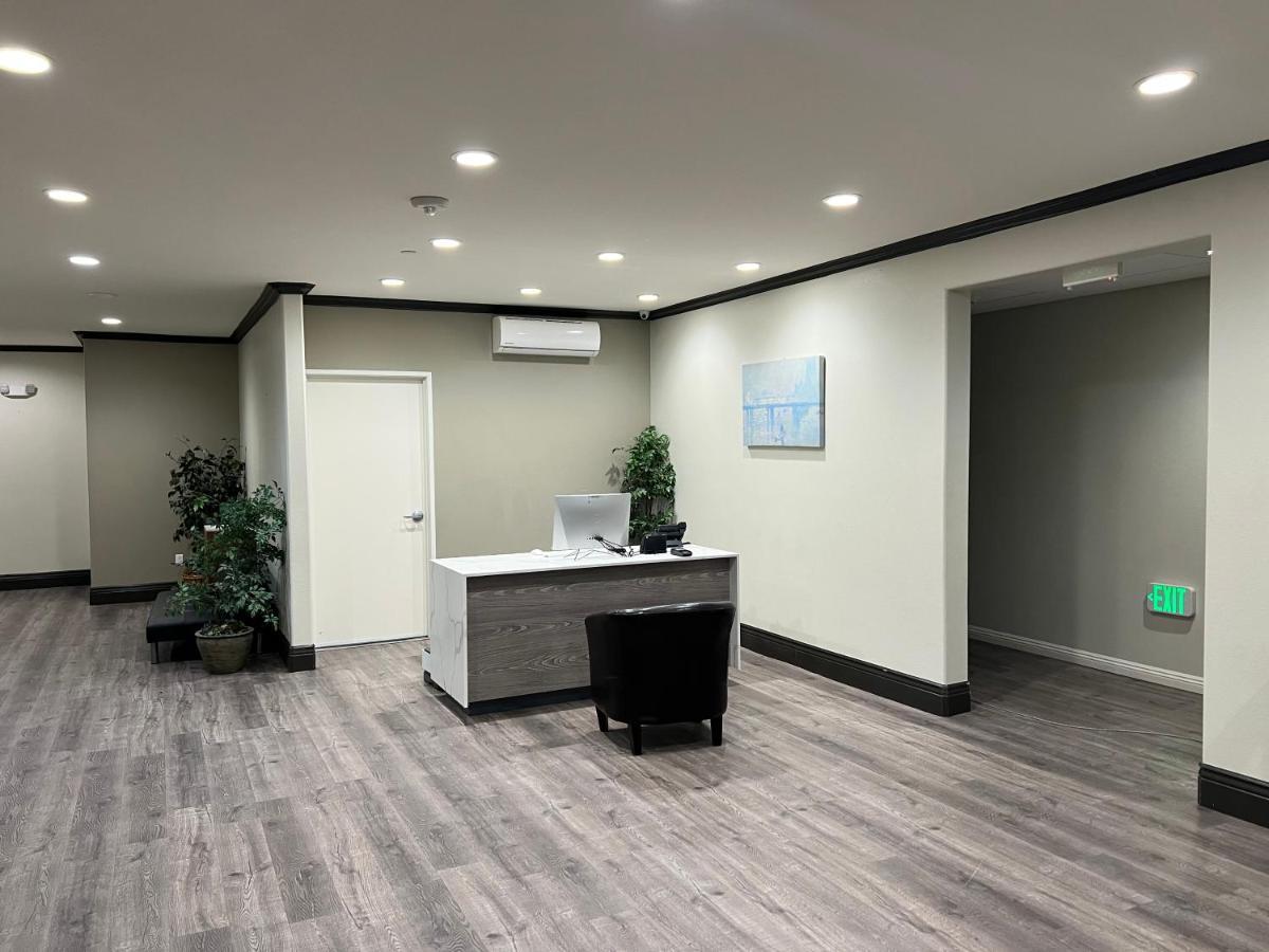 Aspire Inn & Suites Orange Bagian luar foto