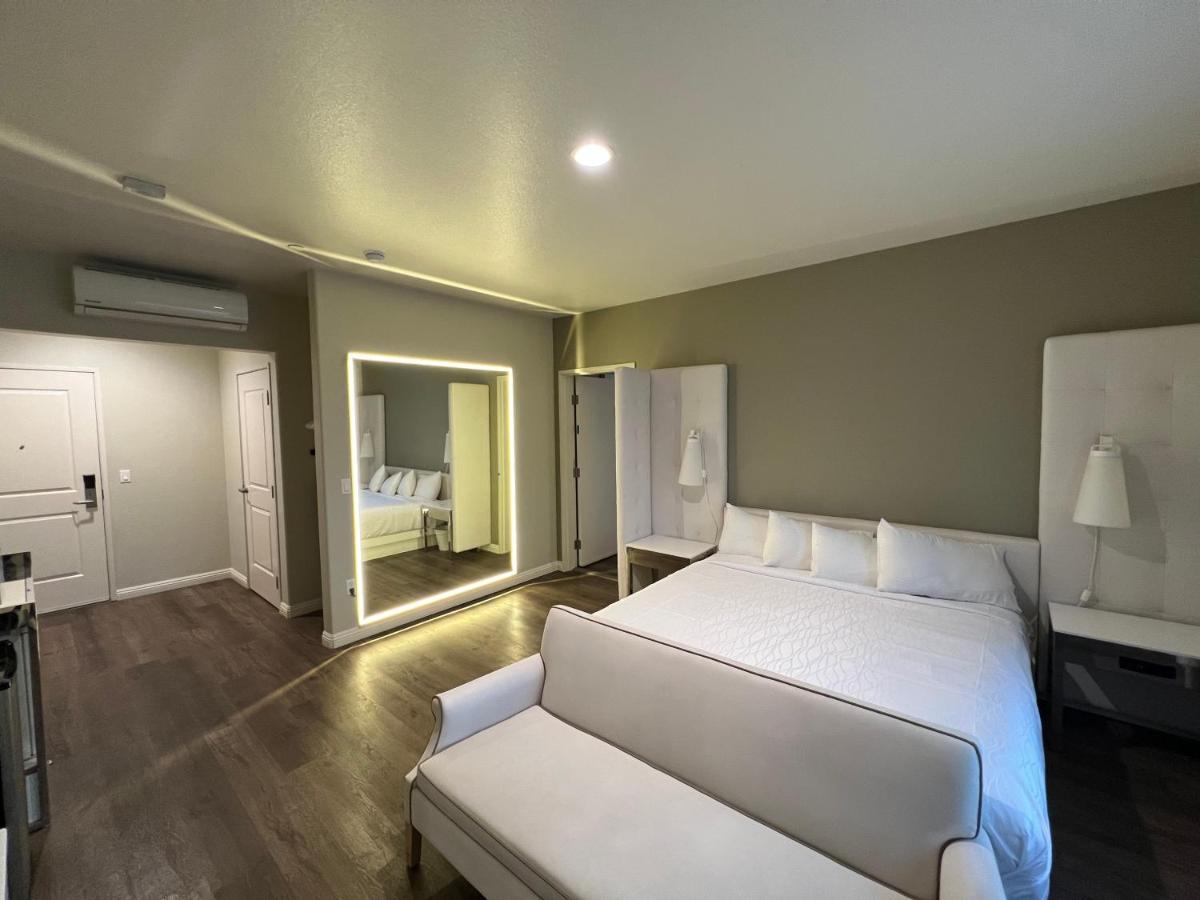 Aspire Inn & Suites Orange Bagian luar foto