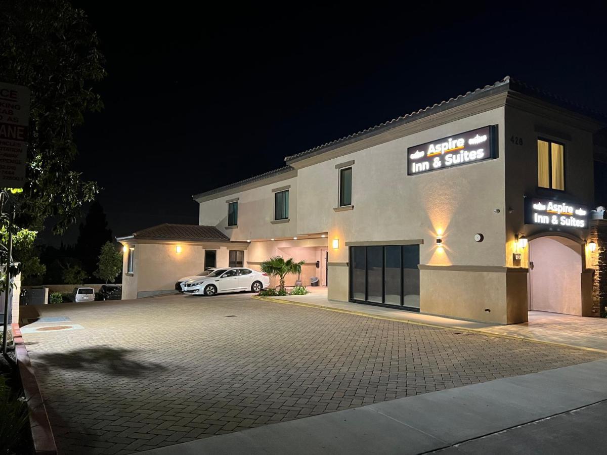 Aspire Inn & Suites Orange Bagian luar foto